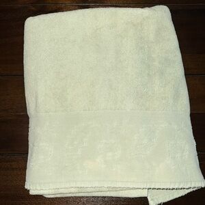 Bianca Jacquard by Mundotextil Green Bath Towel